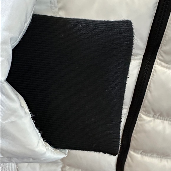 Nautica White Puffer Jacket ski coat Faux Fur Hood white with black highlights M - Picture 14 of 17
